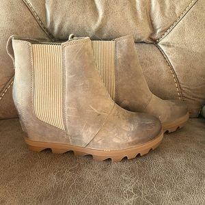 Brand new, tags still attached taupe sorels